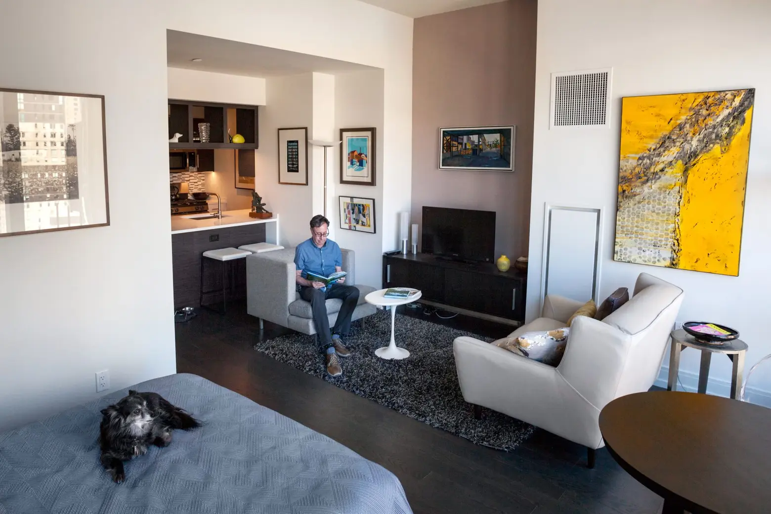 My 500sqft: An art collector from Philly swaps space for amenities at Hell’s Kitchen’s 555Ten