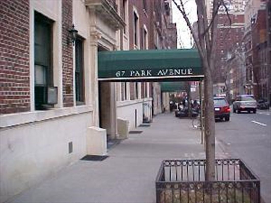 Asking 1.6M this Murray Hill co op has a Park Avenue address and