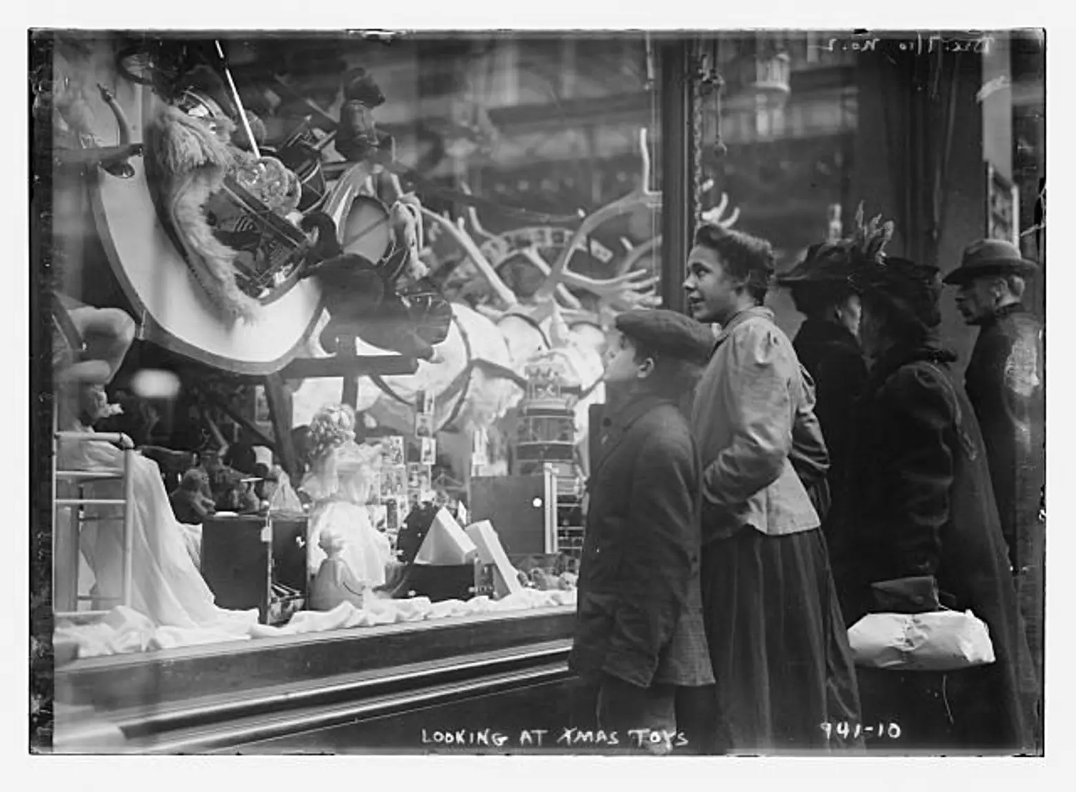 Christmas and Holiday Windows at New York Department Stores