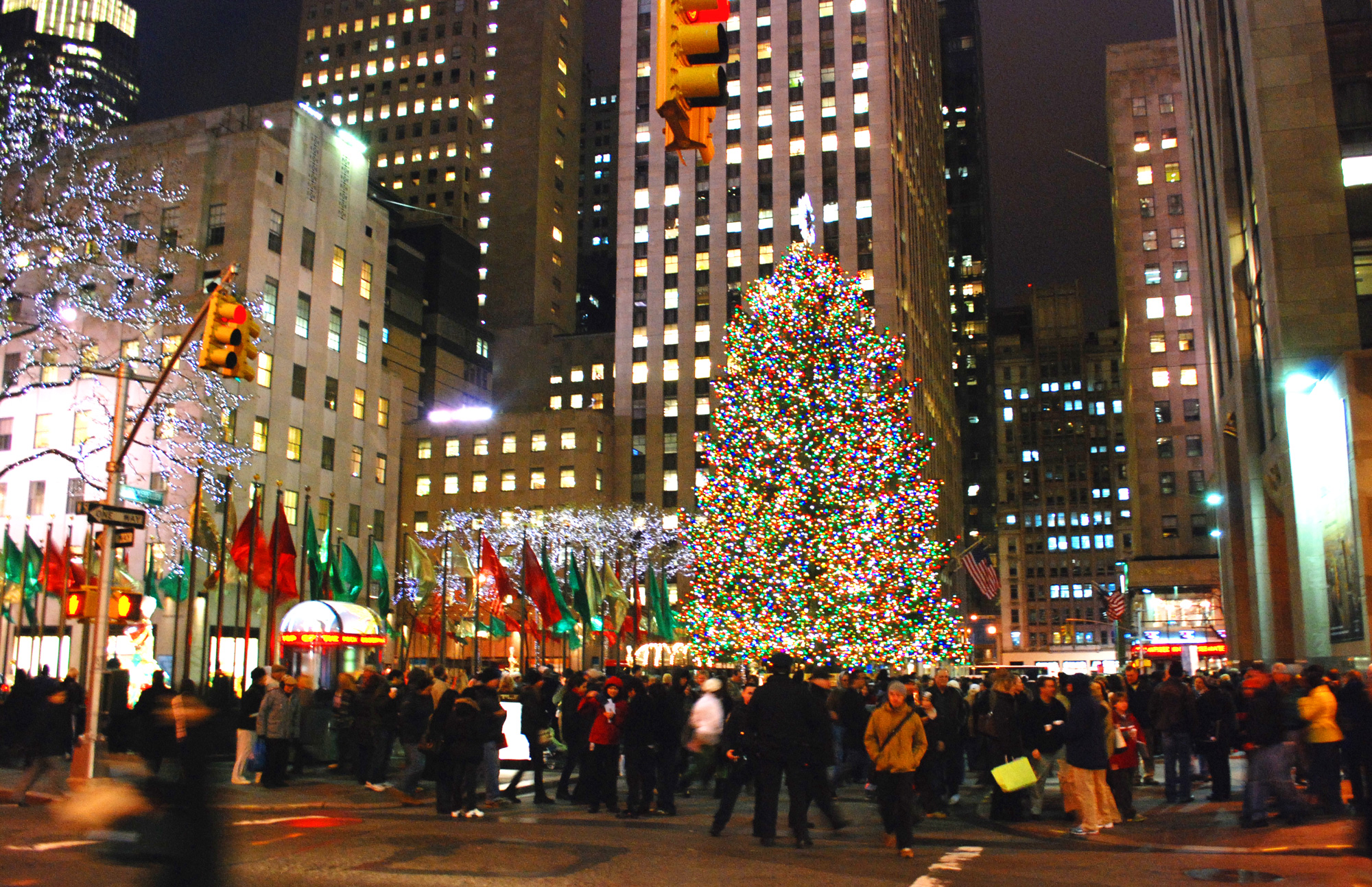 NYC Christmas Walk ✨Rockefeller Center Tree to 59th Street via 5th Avenue  (December 3, 2020) 