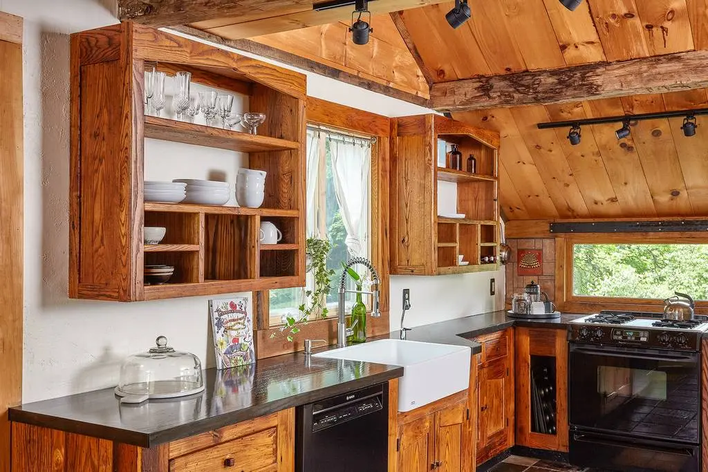 Spend a winter weekend in this boho-chic Hudson Valley cabin for $200 ...