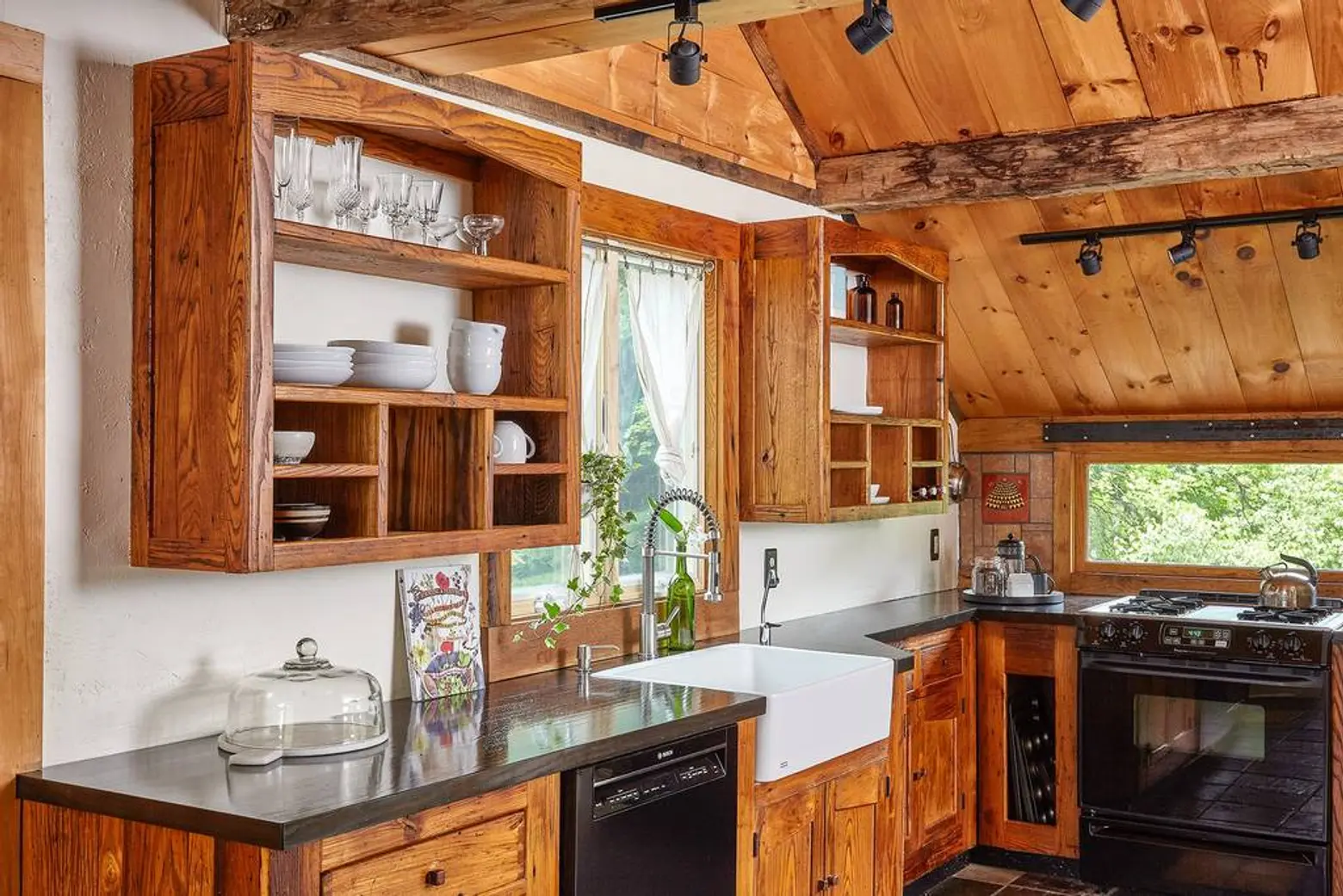 hudson valley, boho cottage, airbnb, cabin, cool listings, getaways, upstate