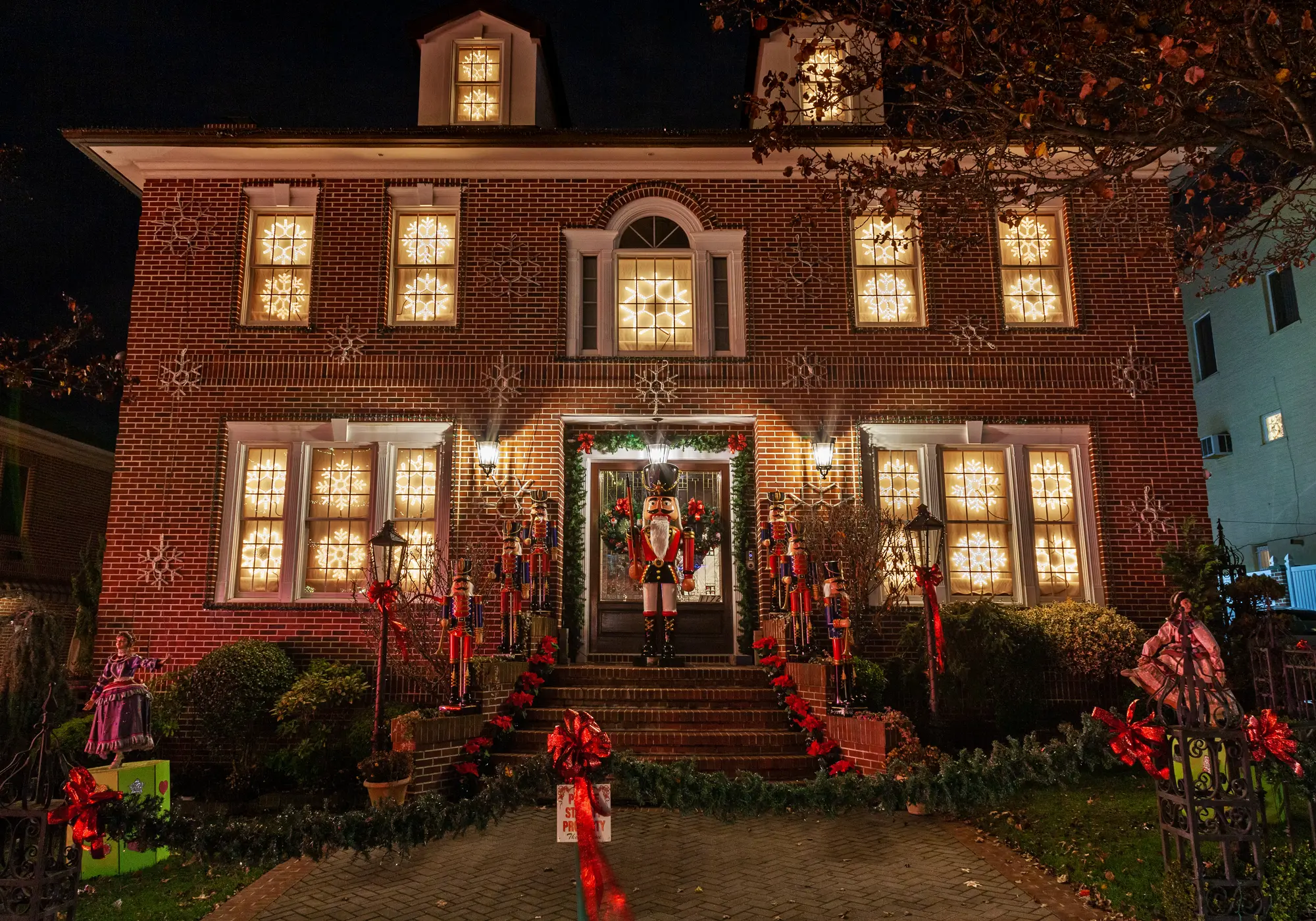 See this year's completely outrageous Dyker Heights Christmas lights ...