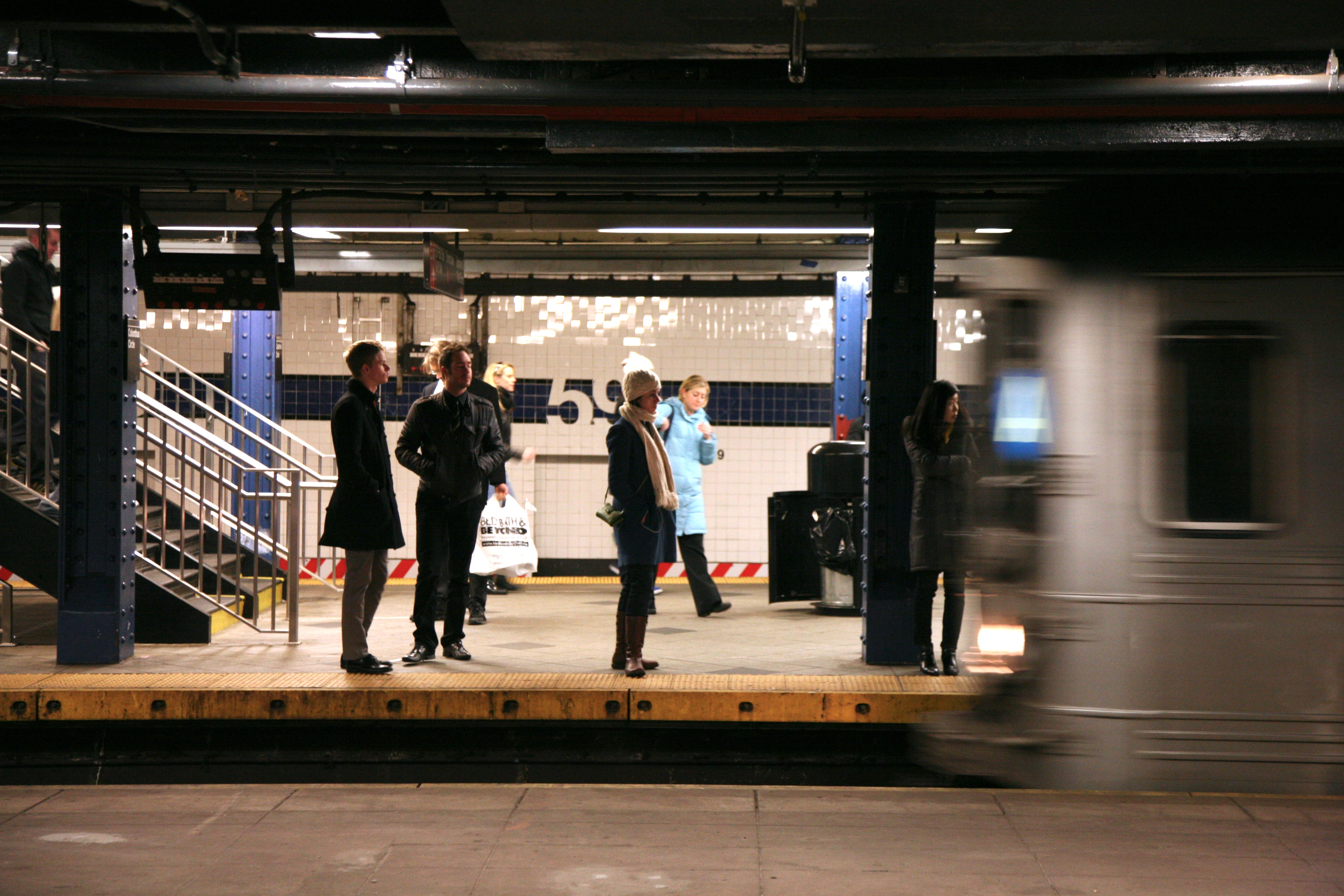 Сбрось станцию. The System of public transport in New York is well developed.. The Lives of New Yorkers. Train Stations. New York City is waiting. NYC at the Metropolitan 23-26 September.