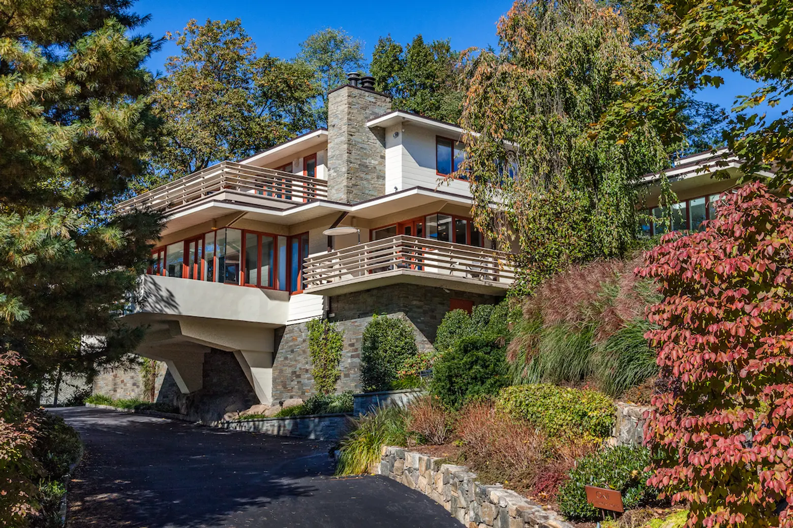 1 governors road, cool listings, frank lloyd wright, modern homes, westchester