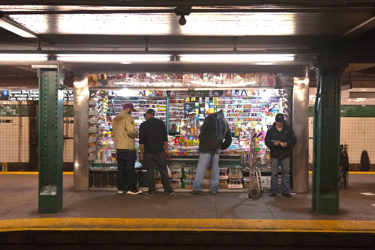 Some NYC subway newsstands will be replaced by vending machines