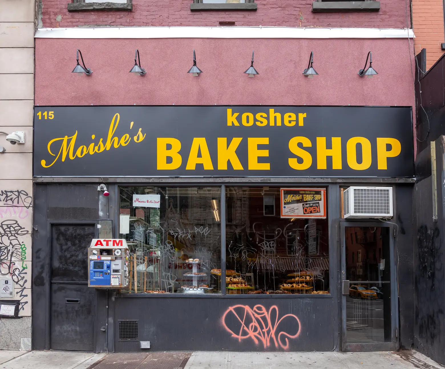 Moishe’s East Village kosher bakery has closed after 42 years
