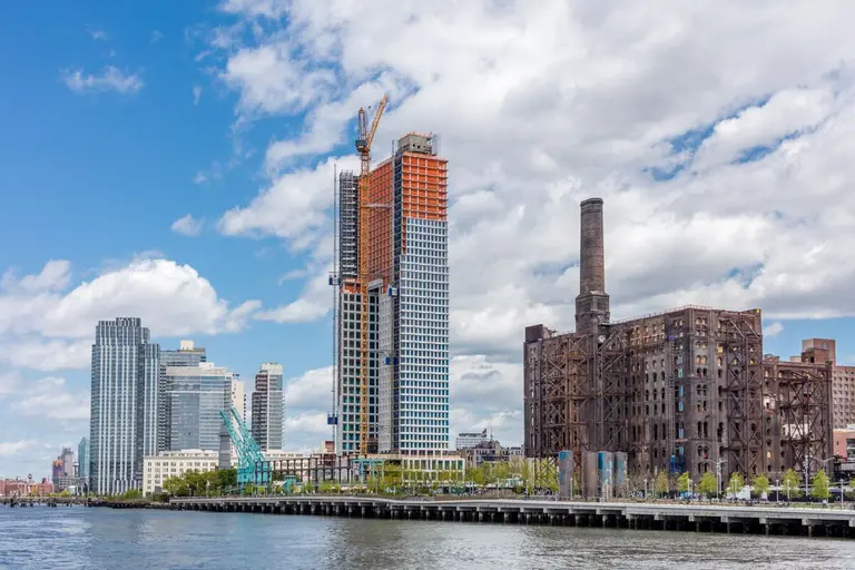 Williamsburg’s tallest tower tops out at Domino Sugar Factory development