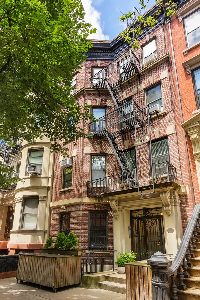 Charming studio on a tree-lined block in Cobble Hill seeks $395K | 6sqft