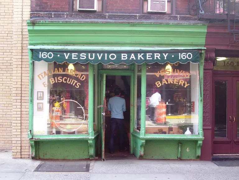 Birdbath in Soho’s iconic green Vesuvio Bakery has closed