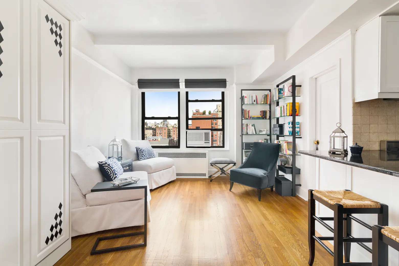 High-floor views come with a low ask of $395K in this refreshing Upper East Side studio