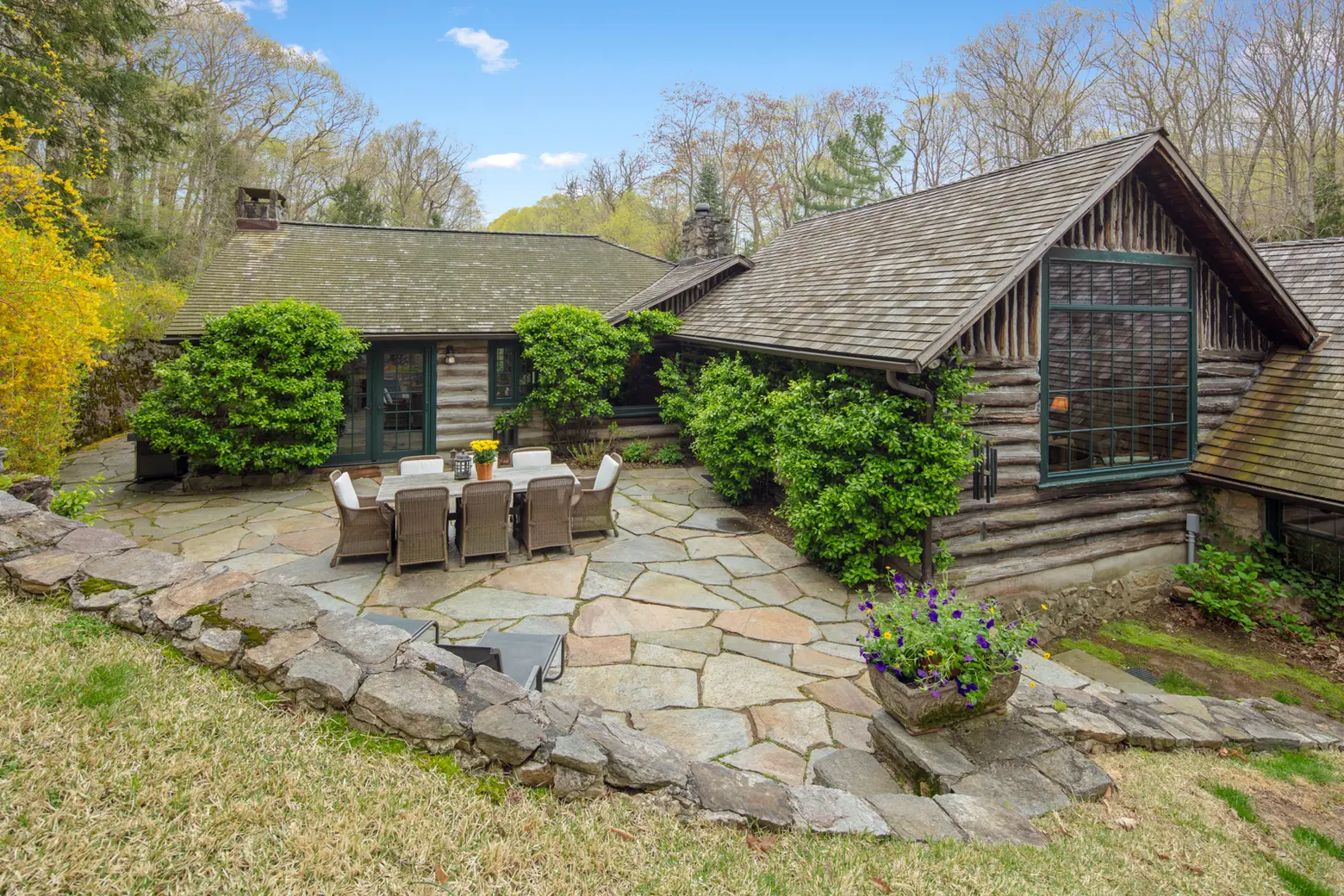 367 Newtown Turnpike, cool listings, log cabins, Connecticut