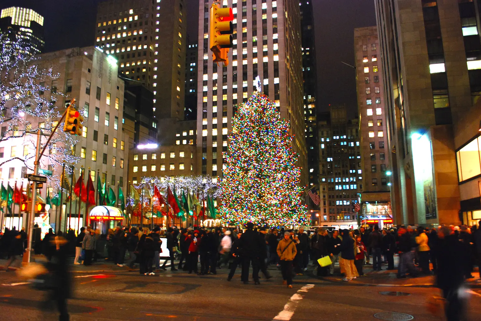 NYC to close streets around Rockefeller Center to cars during holiday season
