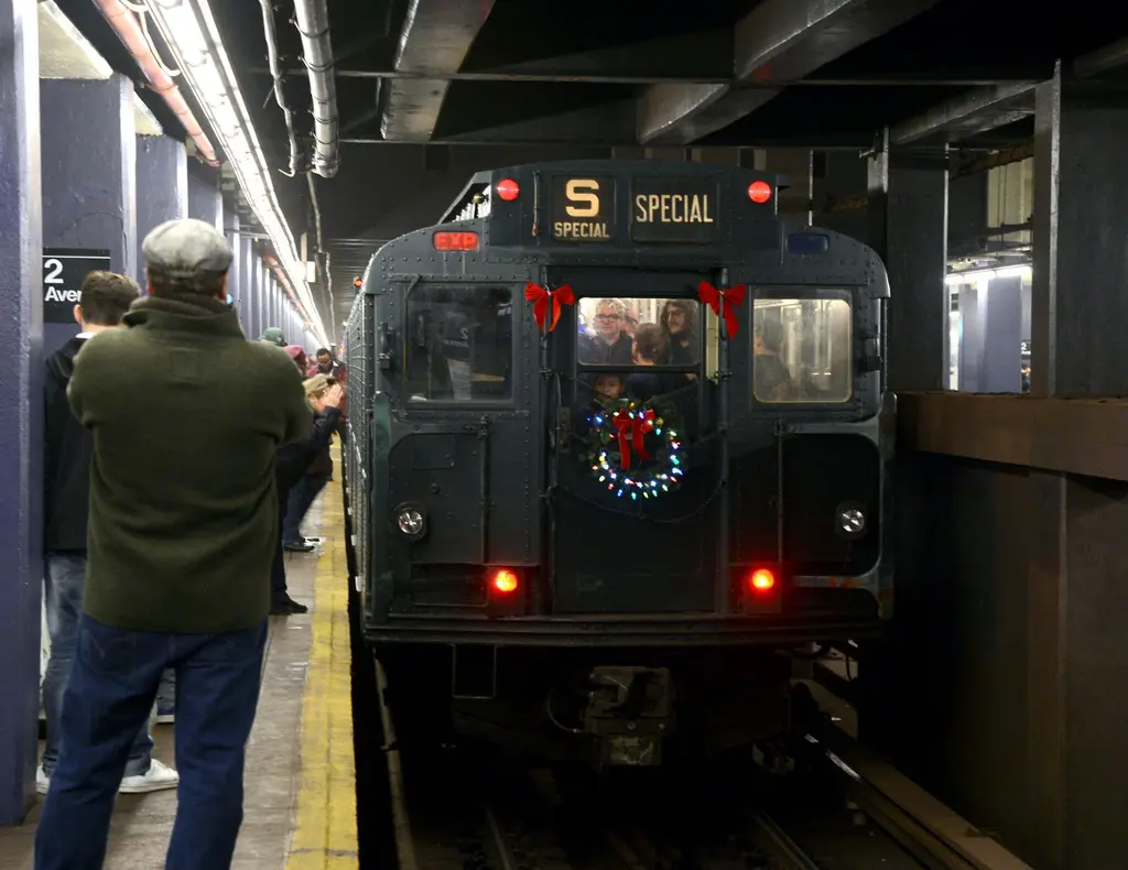 Ride vintage subway trains in NYC every Sunday this holiday season | 6sqft