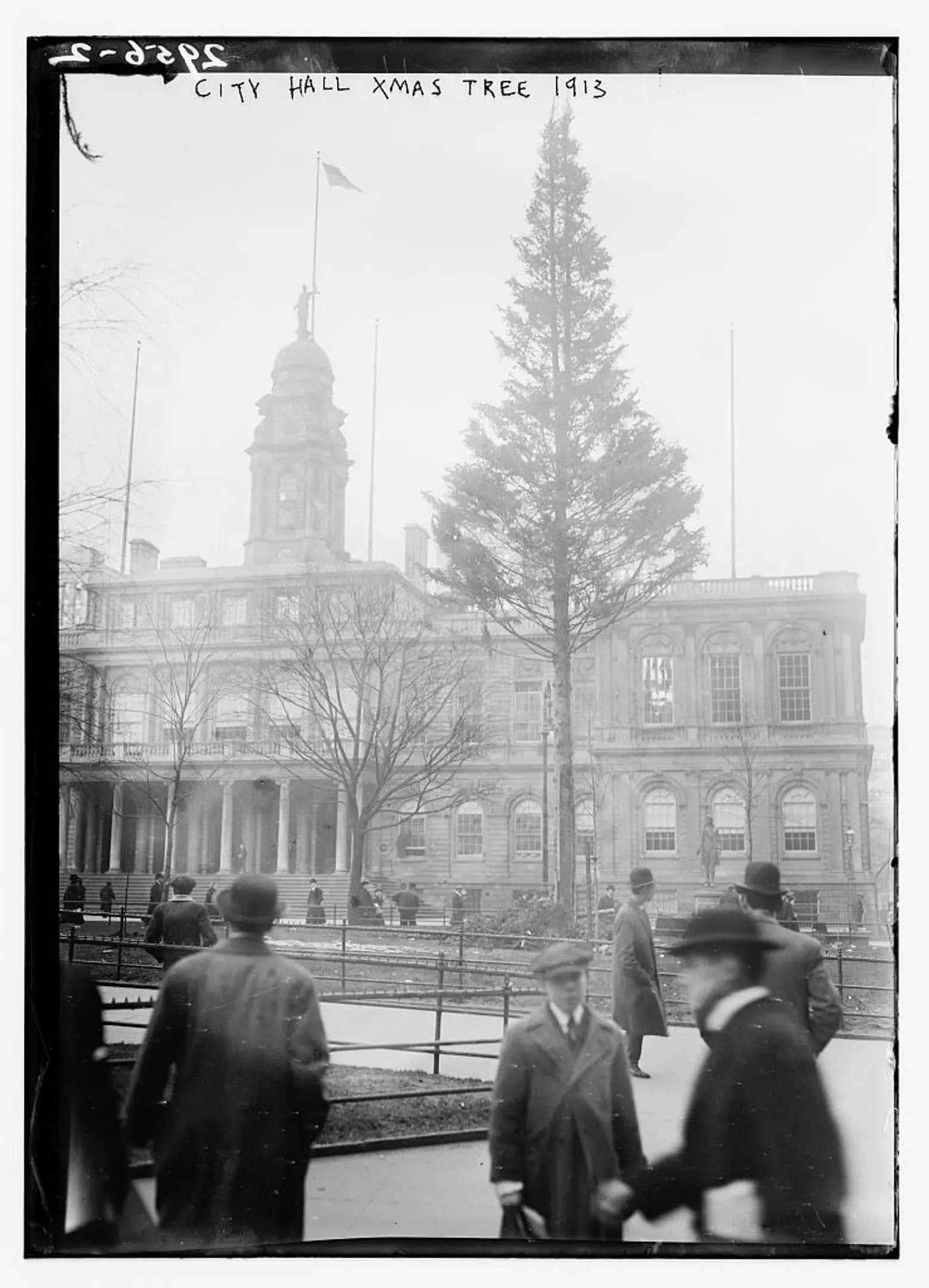 A look back at the City Hall Christmas tree lighting, a bygone NYC tradition