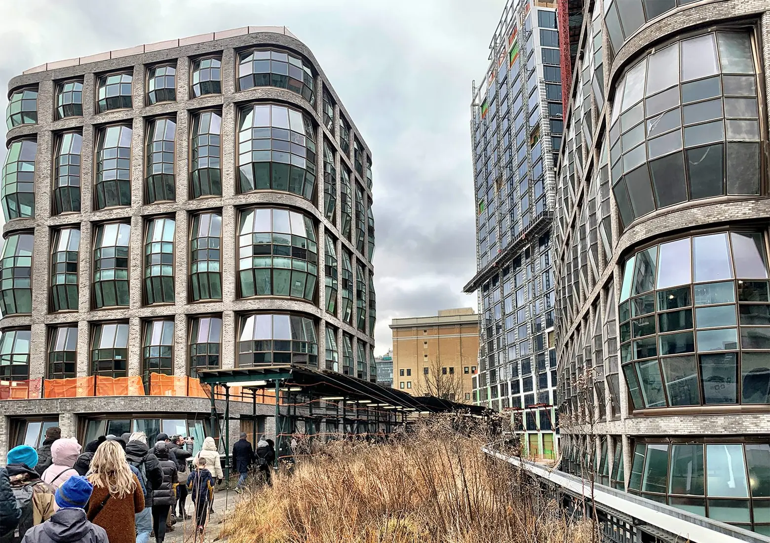 Lantern House, Thomas Heatherwick’s quirky High Line condo, rises and reveals residences