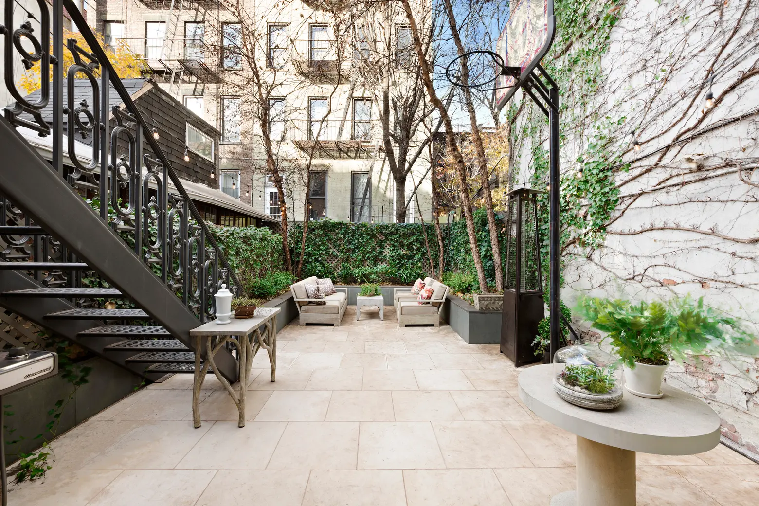 33 Charles Street, Hilary Swank, west village, townhouses, cool listings