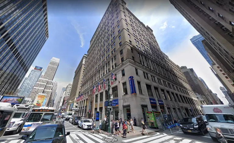 Apple signs lease for four floors at 11 Penn Plaza