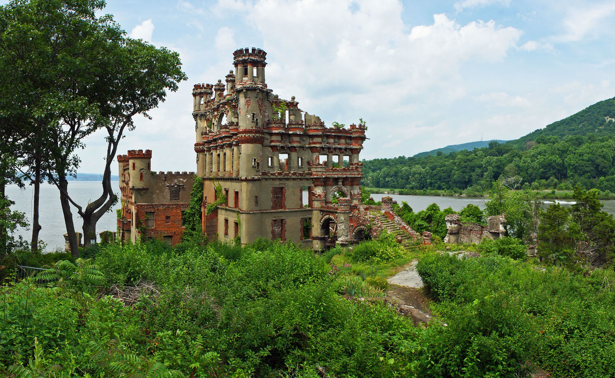 Lions' former home now an abandoned ruin