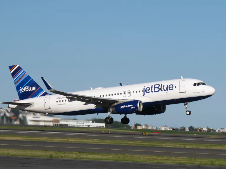 JetBlue is doing a NYC flyover tonight to honor healthcare workers