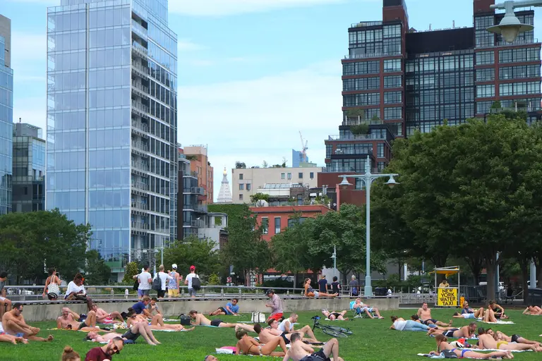 NYC to limit capacity at Hudson River Park and Domino Park after crowd issues