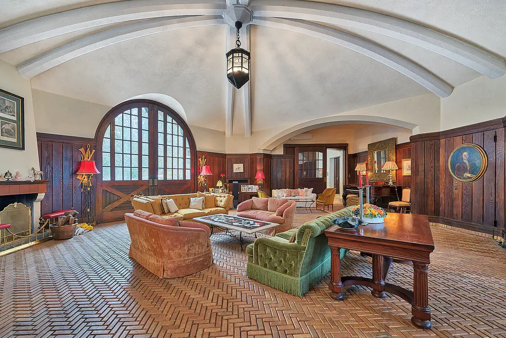 $4.5M lakefront mansion was built for the founder of Tuxedo Park | 6sqft