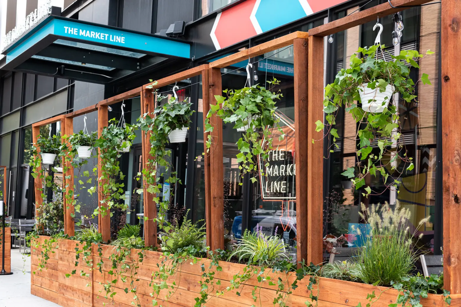 Outdoor dining comes to two NYC food halls