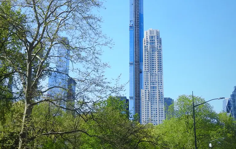 Billionaire Daniel Och sells 220 Central Park South penthouse for $190M