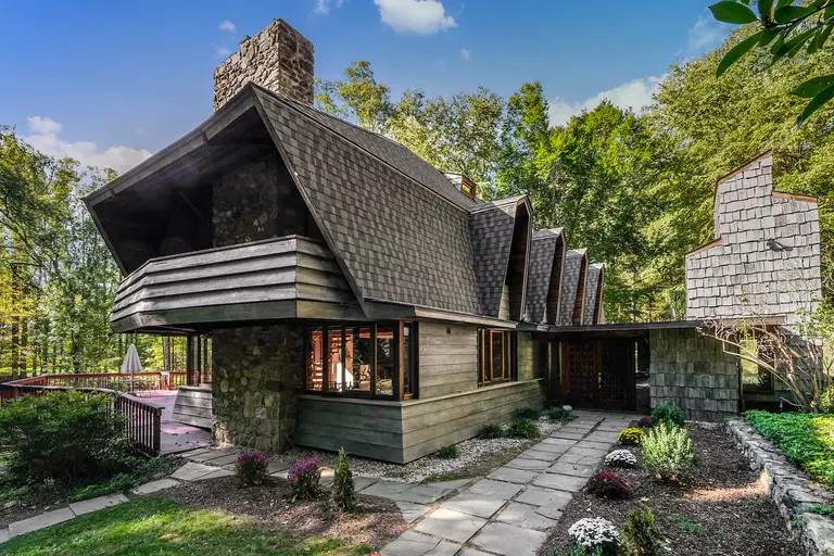 $875,000 lake-front home in Westchester was designed by a Frank Lloyd Wright student