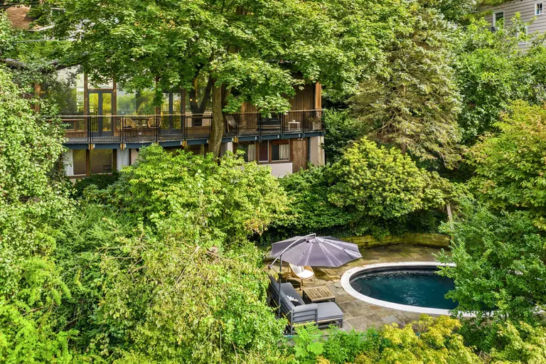 $1.5M mid-century hideaway in Dobbs Ferry has a salt-water pool and loads of greenery