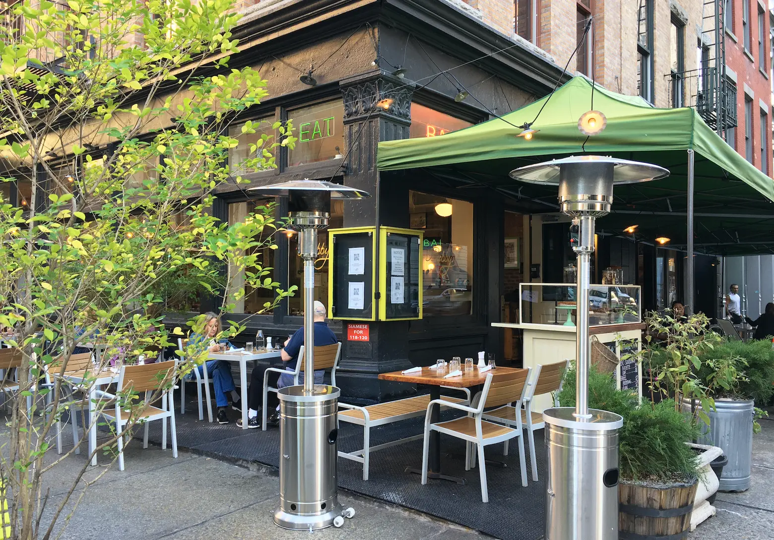 85 NYC restaurants with heaters for outdoor dining