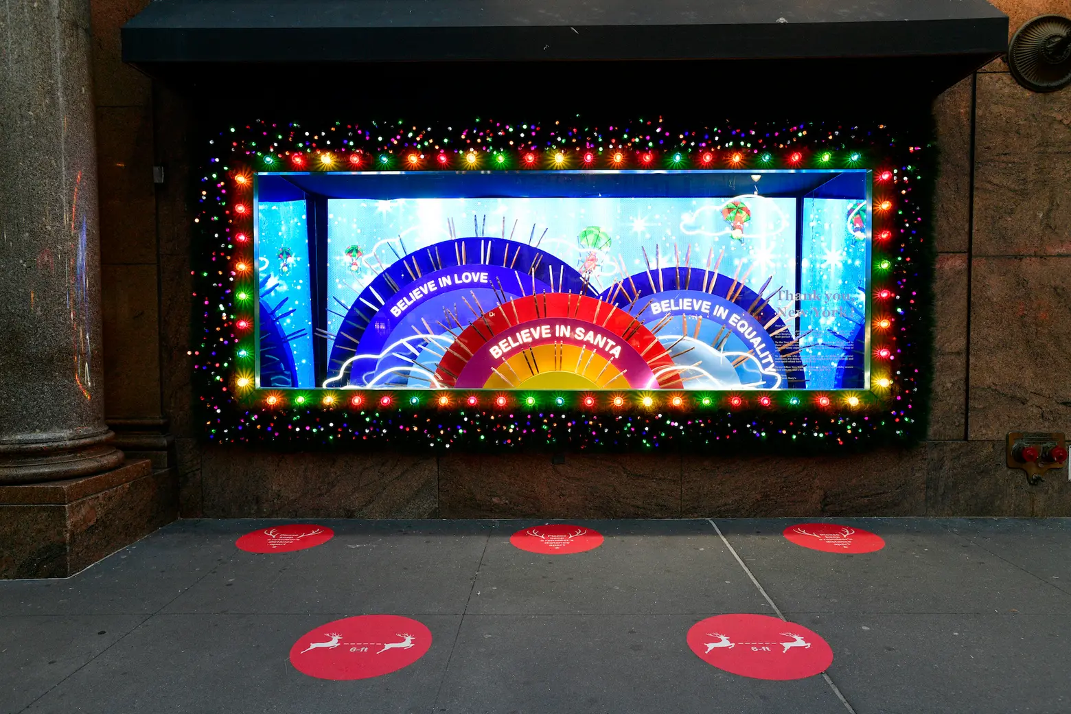 See the 2020 Holiday Window Displays by Department Stores – Footwear News