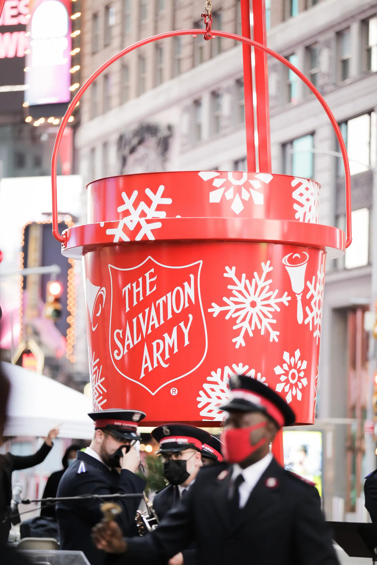 https://thumbs.6sqft.com/wp-content/uploads/2020/12/01133841/giant-red-kettle-salvation-army-2.jpg?w=1560&format=webp