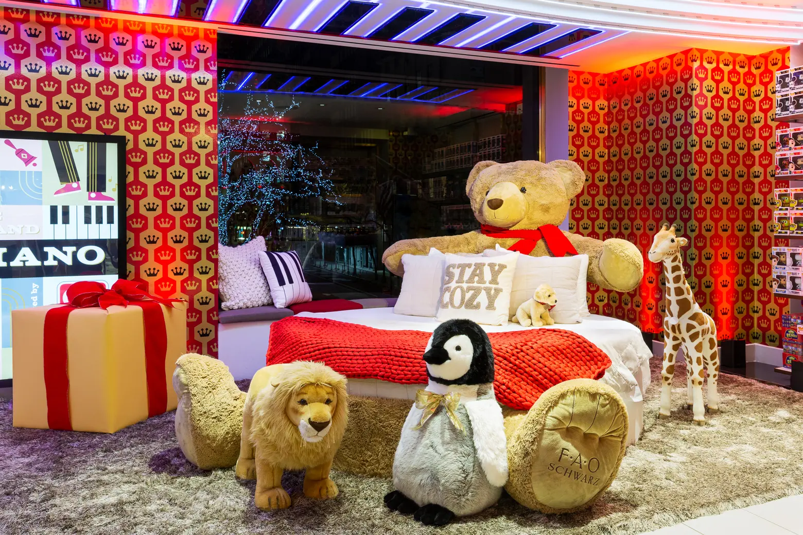 I spent an hour inside FAO Schwarz all by myself—here's what it was like