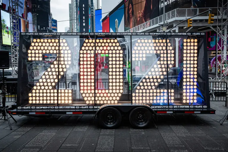 The famous ‘2021’ numerals have arrived in Times Square