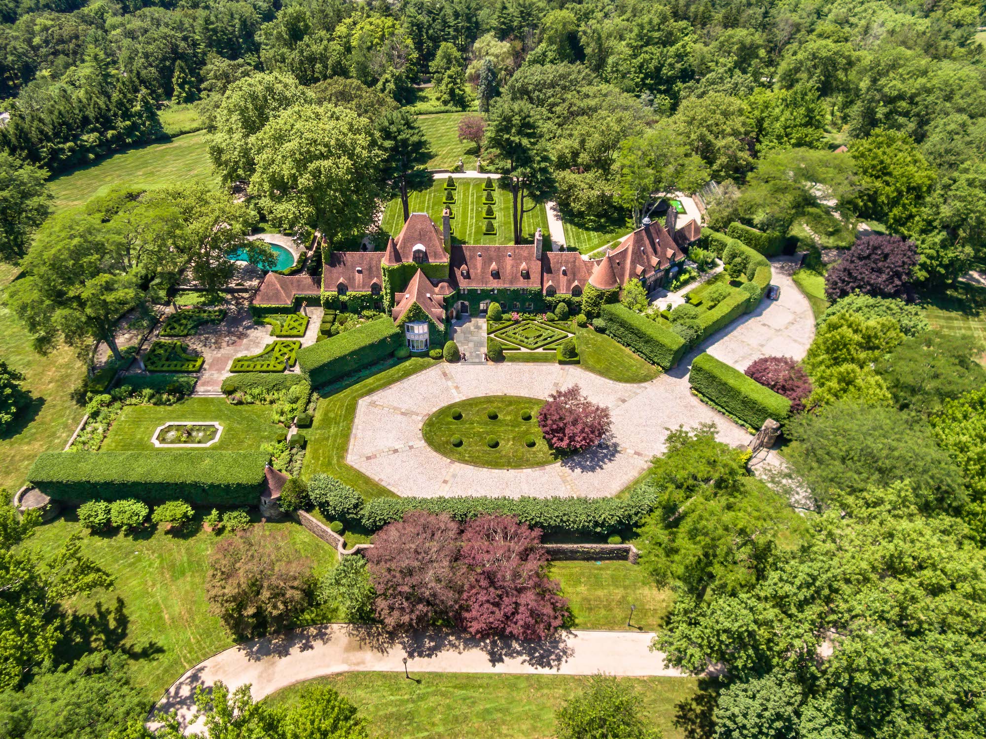 Hilfiger sells chateau-style Connecticut for $45M 6sqft