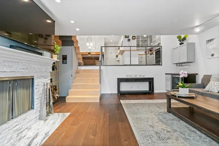 For $695K, this Murray Hill co-op has a split-level layout and nearly 1,000 square feet