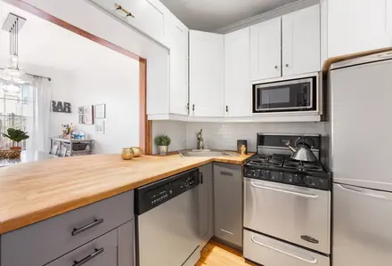 $759K Greenpoint one-bedroom has a rooftop retreat with skyline views ...