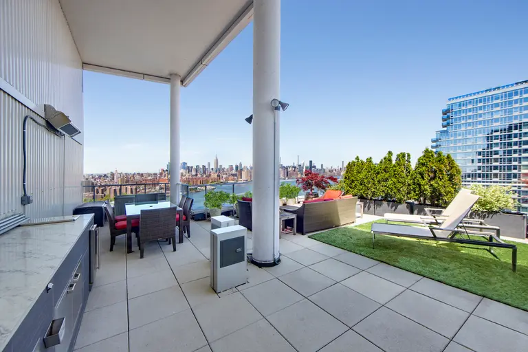 This $8.25M five-bedroom condo in Williamsburg has an outdoor kitchen overlooking the skyline