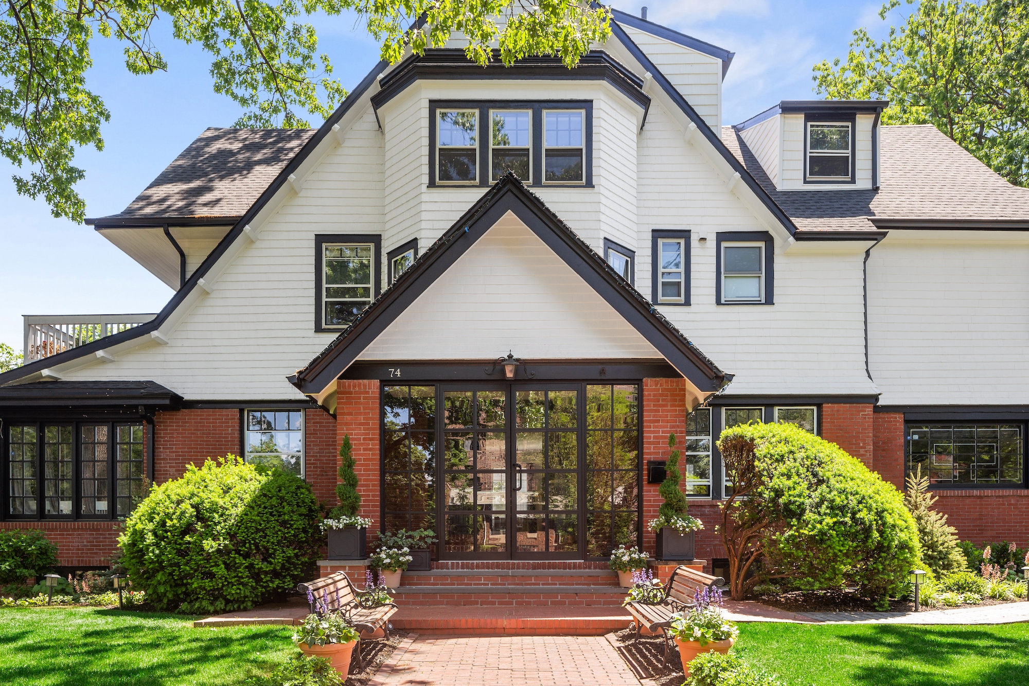 In the Fiske Terrace Historic District, this Colonial Revival