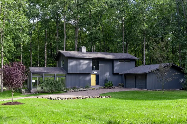 For $829K, this Connecticut ‘Deck House’ is an intact gem from the 1960s prefab boom