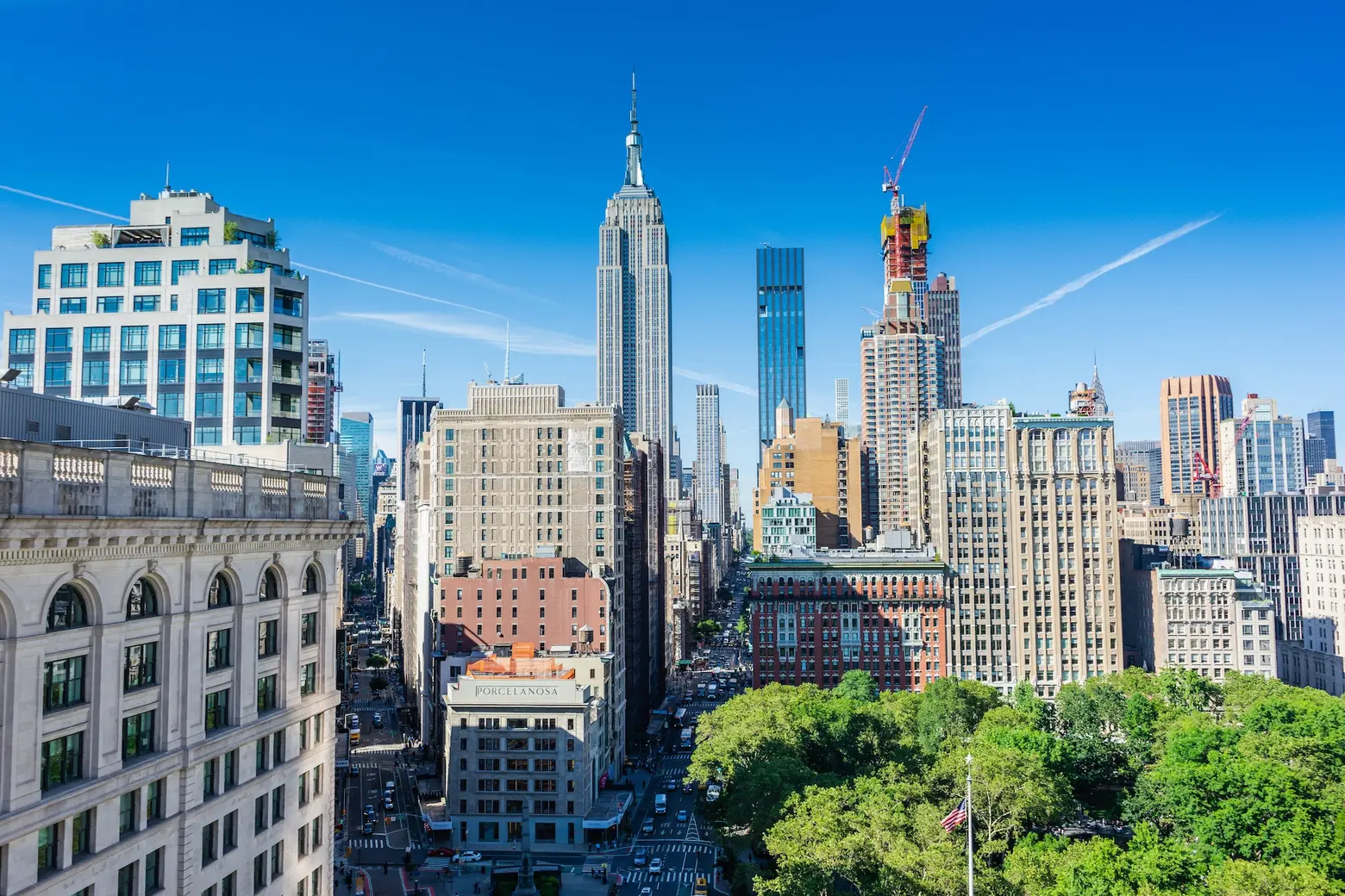 Manhattan apartment sales hit a 32-year high