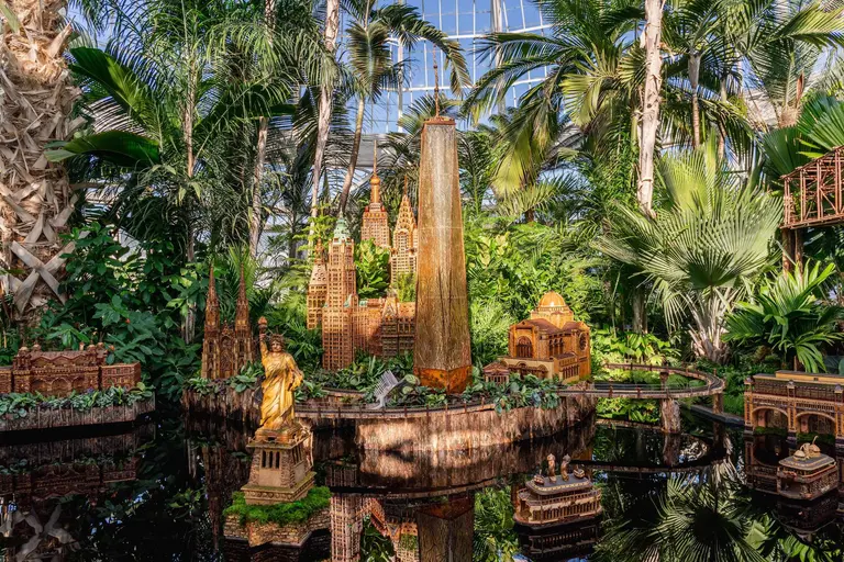 30th annual holiday train show returns to NYBG with more than 190 replicas of NYC landmarks