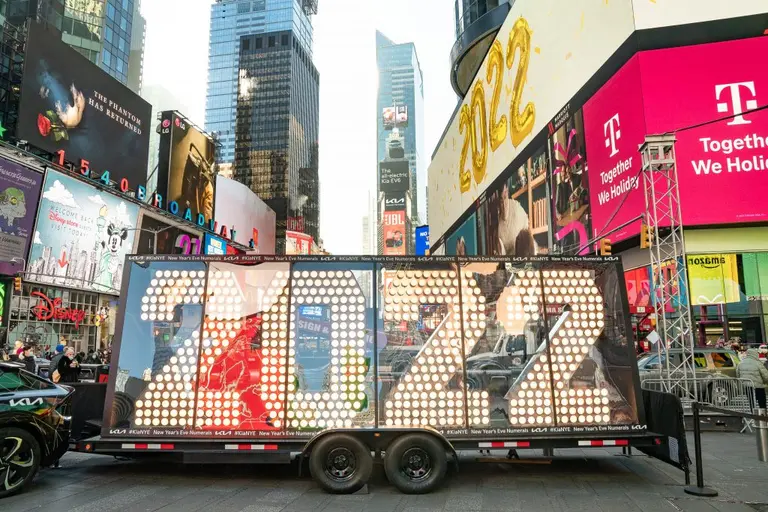 ‘2022’ numerals arrive in Times Square after cross-country trip
