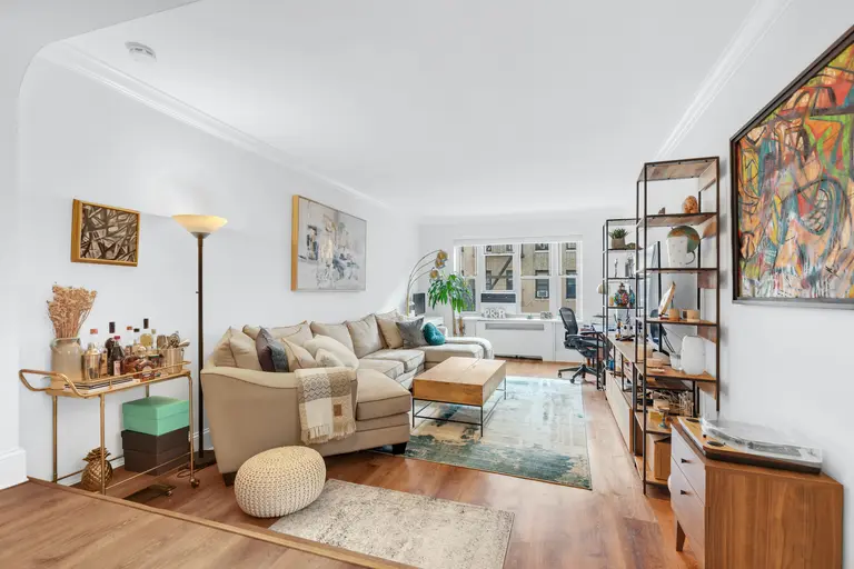 $699K Hudson Heights co-op updates 1930s Deco details for 21st-century life