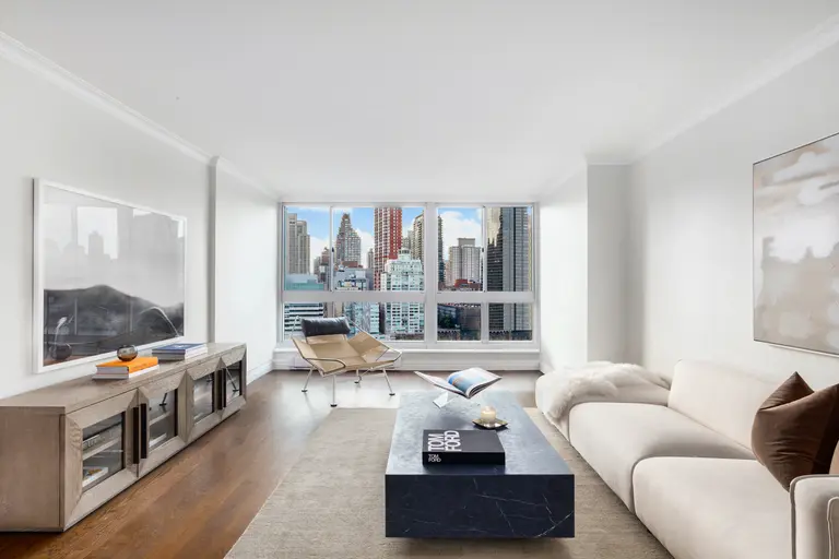 $1.36M gets you NYC waterfront living in this three-bedroom Roosevelt Island co-op