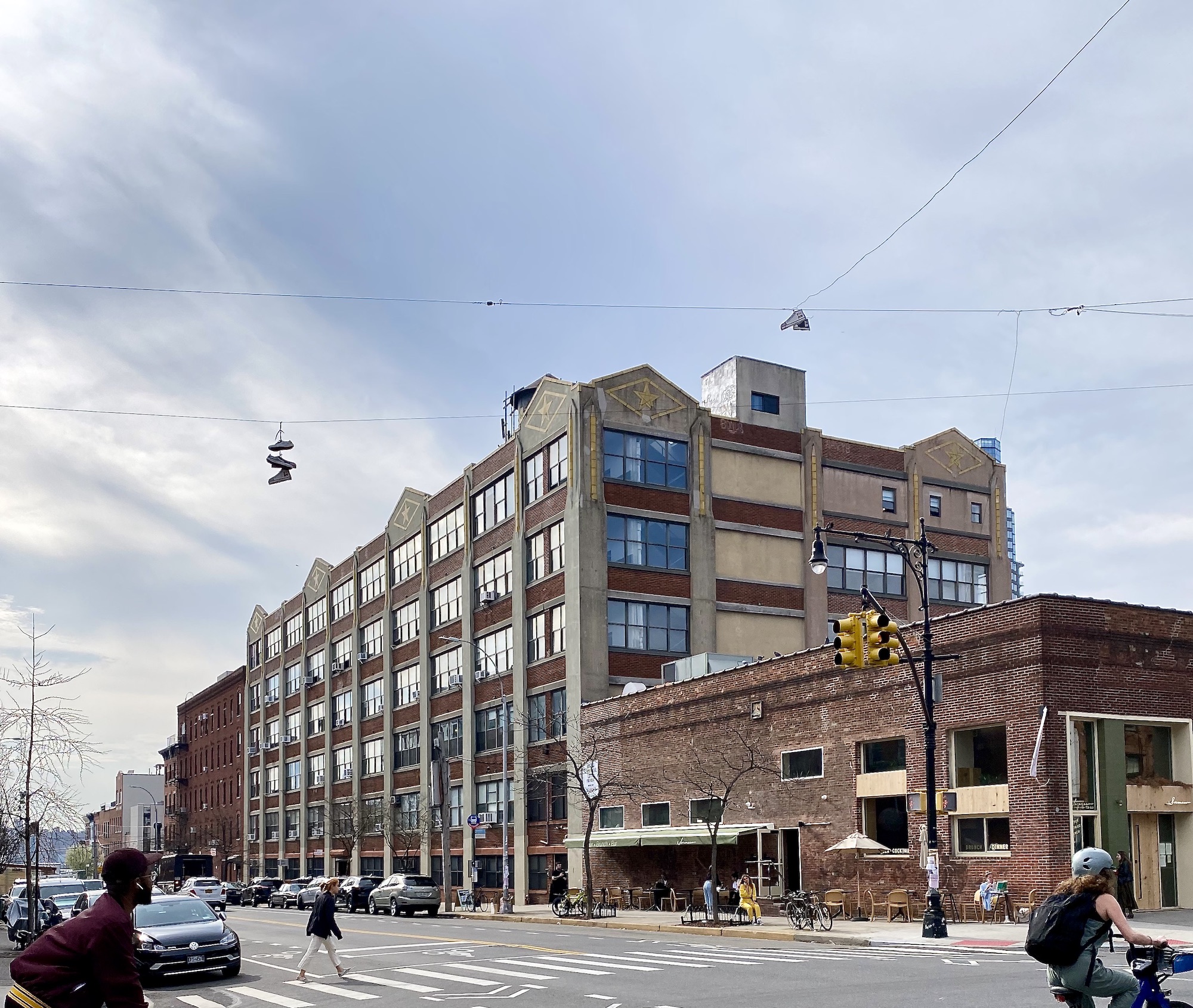 The Ultimate Guide To Greenpoint, A Brooklyn Waterfront Neighborhood On ...