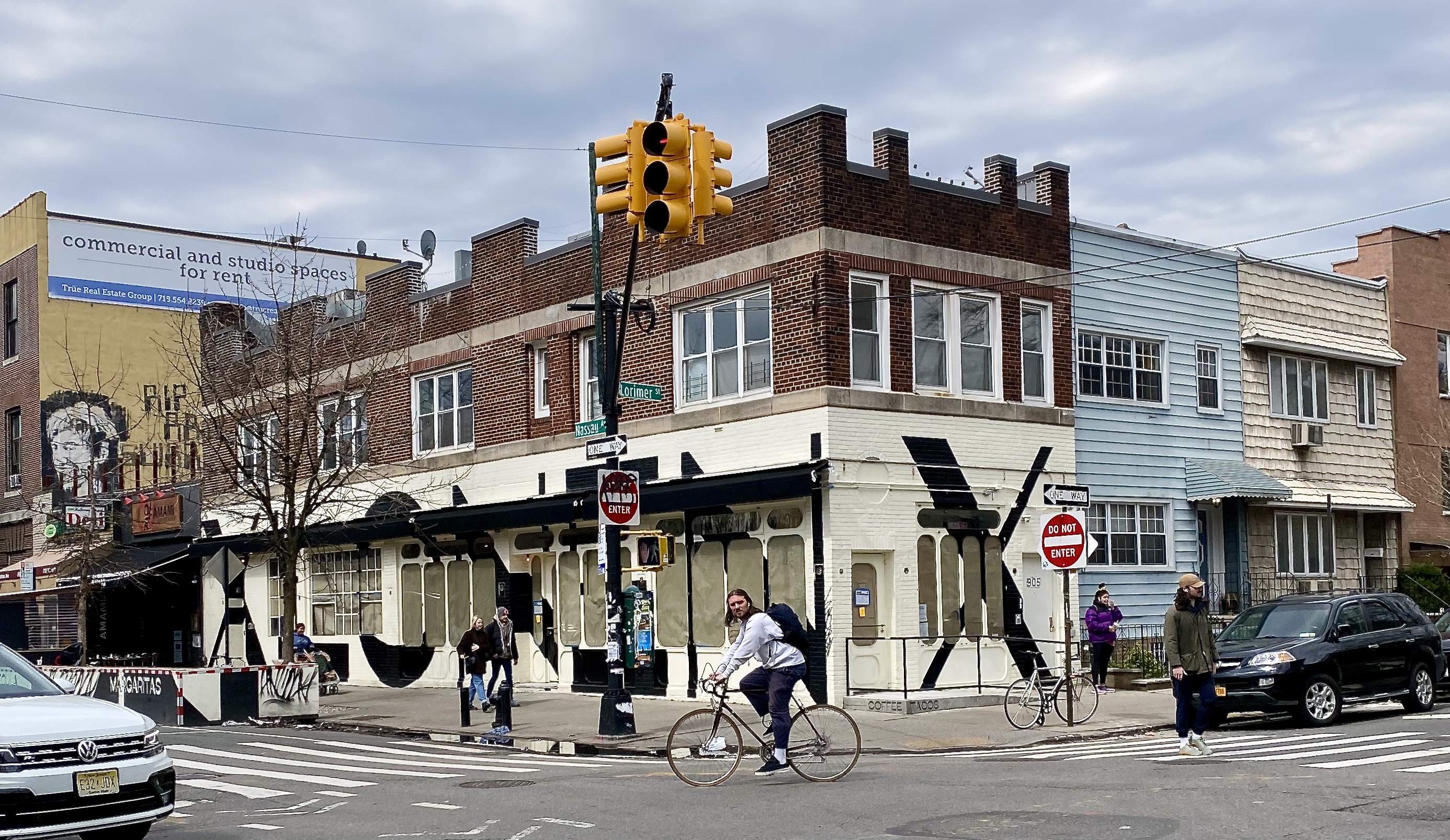 The Ultimate Guide To Greenpoint, A Brooklyn Waterfront Neighborhood On ...