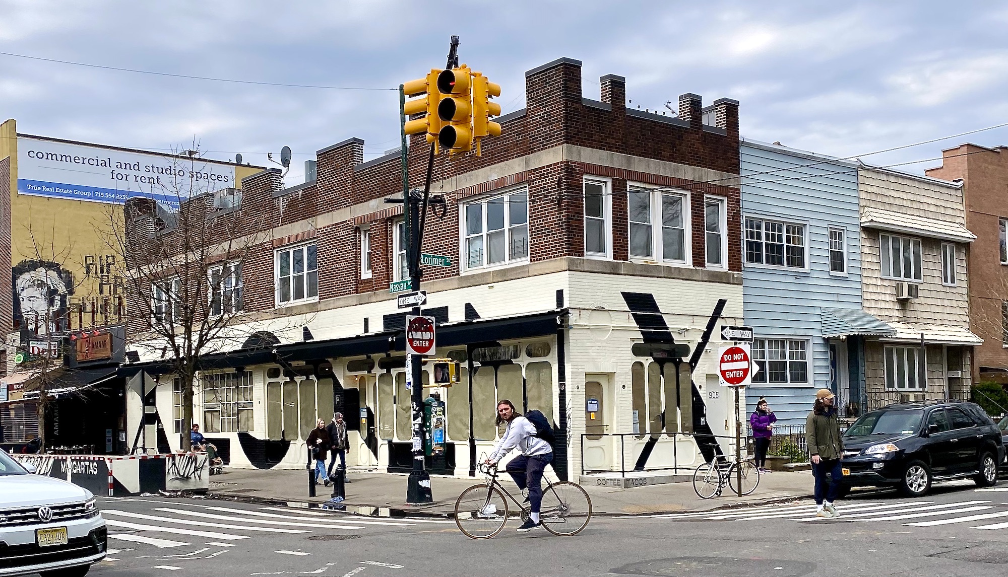 The Ultimate Guide To Greenpoint, A Brooklyn Waterfront Neighborhood On ...