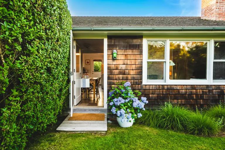 You can rent Sarah Jessica Parker’s seaside beach cottage in the Hamptons this summer
